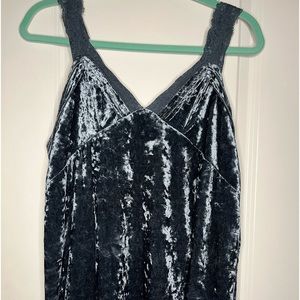 Cute blue velvet tank top! Great for a dinner or party!